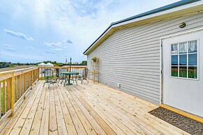 3 Mi to Green River Lake: Quiet Farmhouse w/ Yard