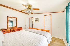 3 Mi to Green River Lake: Quiet Farmhouse w/ Yard