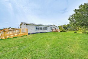 3 Mi to Green River Lake: Quiet Farmhouse w/ Yard