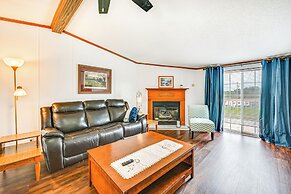 3 Mi to Green River Lake: Quiet Farmhouse w/ Yard