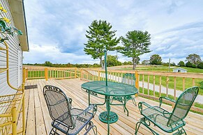 3 Mi to Green River Lake: Quiet Farmhouse w/ Yard