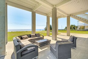 Walk to Beach: Oceanfront Home w/ Outdoor Kitchen