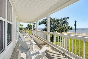 Walk to Beach: Oceanfront Home w/ Outdoor Kitchen