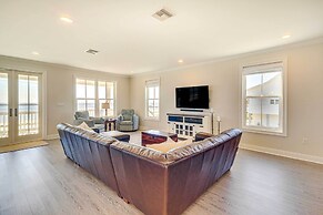 Walk to Beach: Oceanfront Home w/ Outdoor Kitchen