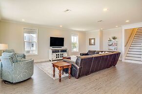 Walk to Beach: Oceanfront Home w/ Outdoor Kitchen