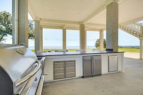 Walk to Beach: Oceanfront Home w/ Outdoor Kitchen