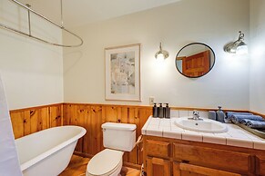 Simple Life Ranch w/ Hot Tub & Sauna in Keene!