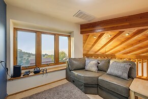 Simple Life Ranch w/ Hot Tub & Sauna in Keene!