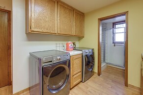 Simple Life Ranch w/ Hot Tub & Sauna in Keene!