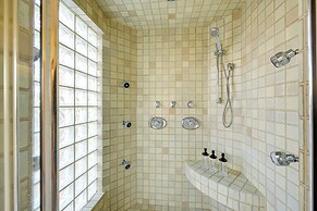 Simple Life Ranch w/ Hot Tub & Sauna in Keene!