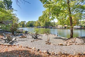 Lakefront Escape w/ Boat Docks in Hot Springs!
