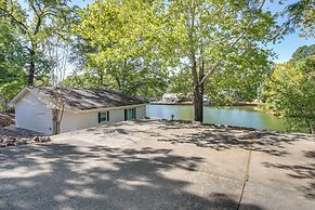 Lakefront Escape w/ Boat Docks in Hot Springs!