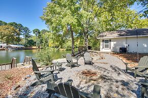 Lakefront Escape w/ Boat Docks in Hot Springs!