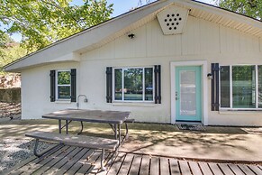 Lakefront Escape w/ Boat Docks in Hot Springs!