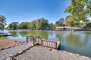 Lakefront Escape w/ Boat Docks in Hot Springs!
