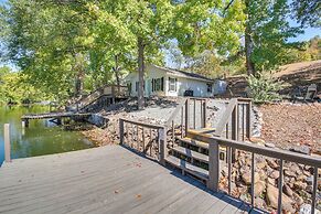 Lakefront Escape w/ Boat Docks in Hot Springs!