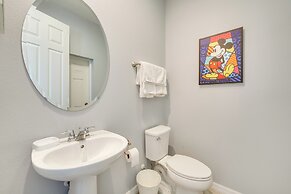 7 Mi to Disney: Townhome w/ Lanai & Pool!