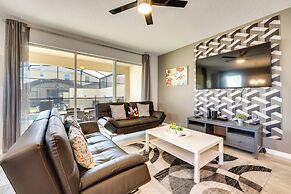 7 Mi to Disney: Townhome w/ Lanai & Pool!