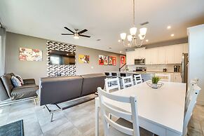 7 Mi to Disney: Townhome w/ Lanai & Pool!
