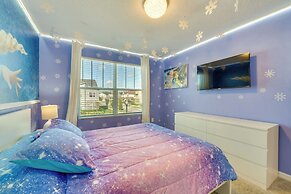 7 Mi to Disney: Townhome w/ Lanai & Pool!