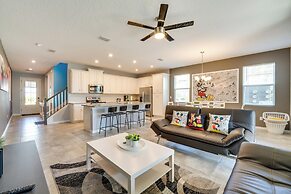 7 Mi to Disney: Townhome w/ Lanai & Pool!