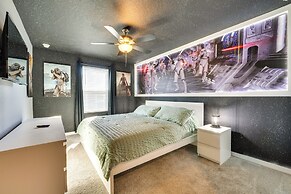 7 Mi to Disney: Townhome w/ Lanai & Pool!