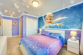 7 Mi to Disney: Townhome w/ Lanai & Pool!