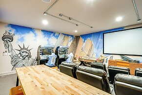 12 Mi to Disney: Davenport Gem w/ In-home Theater!