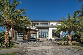 Luxe Home w/ Heated Infinity Pool on Marco Island!