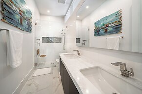 Luxe Home w/ Heated Infinity Pool on Marco Island!