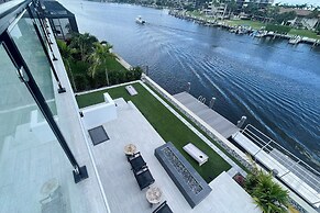 Luxe Home w/ Heated Infinity Pool on Marco Island!