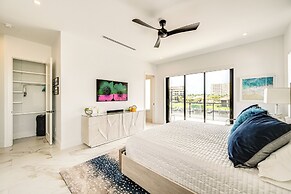 Luxe Home w/ Heated Infinity Pool on Marco Island!