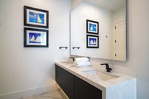 Luxe Home w/ Heated Infinity Pool on Marco Island!