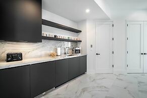 Luxe Home w/ Heated Infinity Pool on Marco Island!