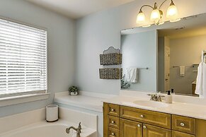 Townhome 3 Mi to Wescott Park & Golf Course!