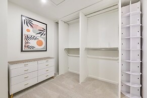 16 Mi to Dtwn Charlotte: Mt Holly Home w/ Grill