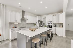 16 Mi to Dtwn Charlotte: Mt Holly Home w/ Grill