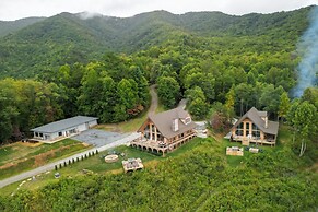 Nantahala Forest Cabin w/ Fire Pits & Hot Tub!