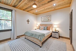 Nantahala Forest Cabin w/ Fire Pits & Hot Tub!