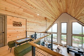 Nantahala Forest Cabin w/ Fire Pits & Hot Tub!