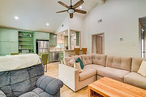 4 Mi to Texas A&m: Home w/ Large Yard!