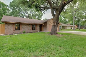 4 Mi to Texas A&m: Home w/ Large Yard!