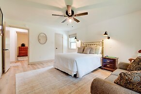 4 Mi to Texas A&m: Home w/ Large Yard!