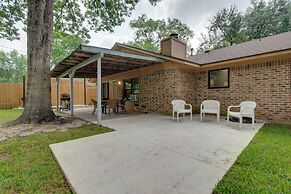 4 Mi to Texas A&m: Home w/ Large Yard!