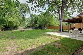 4 Mi to Texas A&m: Home w/ Large Yard!