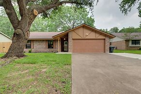 4 Mi to Texas A&m: Home w/ Large Yard!