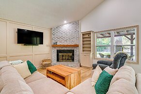 4 Mi to Texas A&m: Home w/ Large Yard!