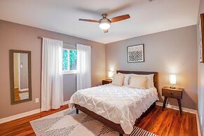 Pet-friendly Home - 3 Mi to University of Florida!