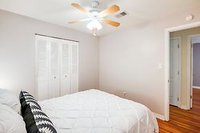 Pet-friendly Home - 3 Mi to University of Florida!