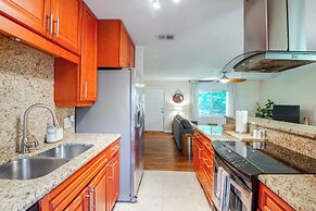 Pet-friendly Home - 3 Mi to University of Florida!